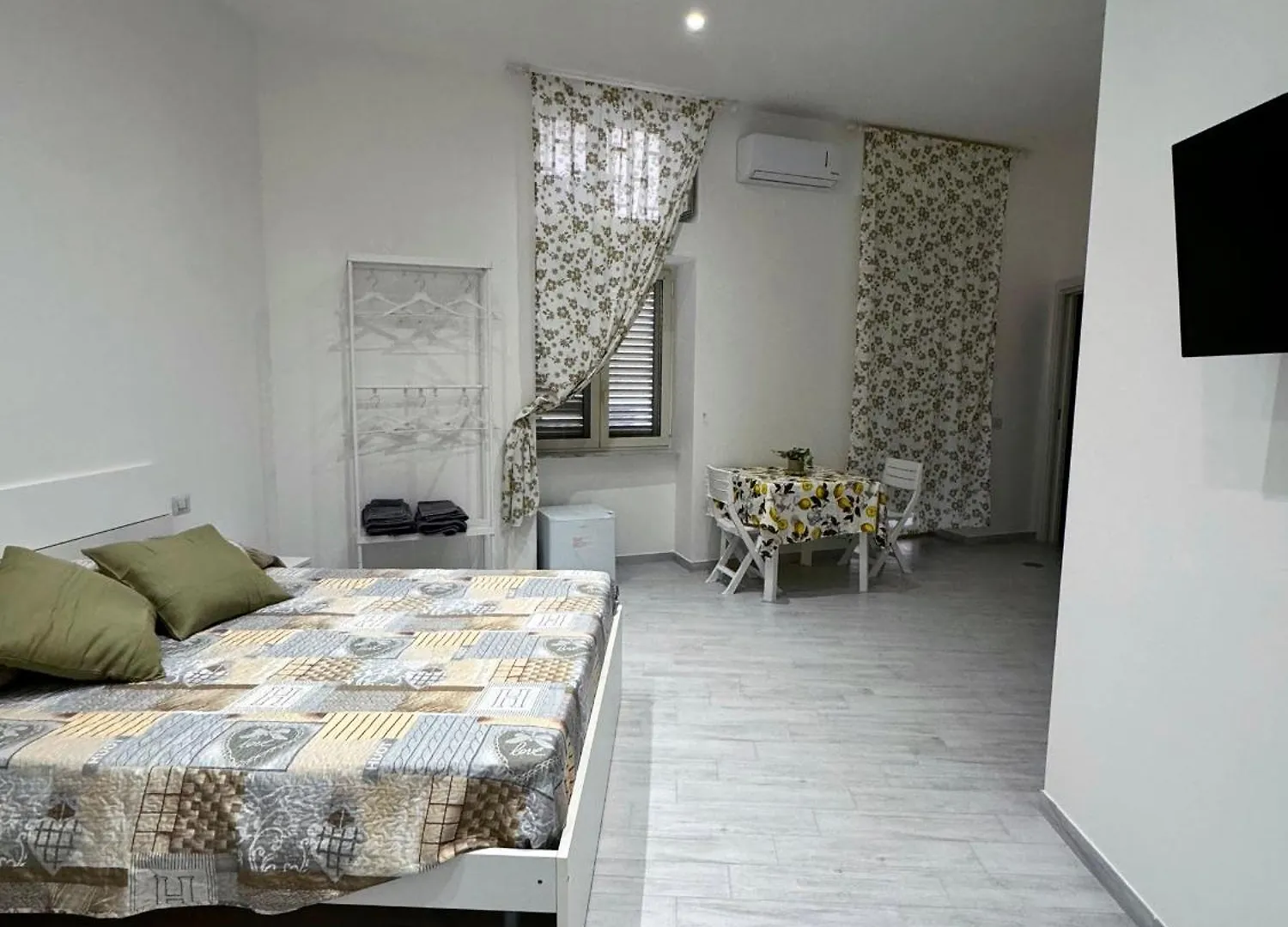 Oliver'S House Naples